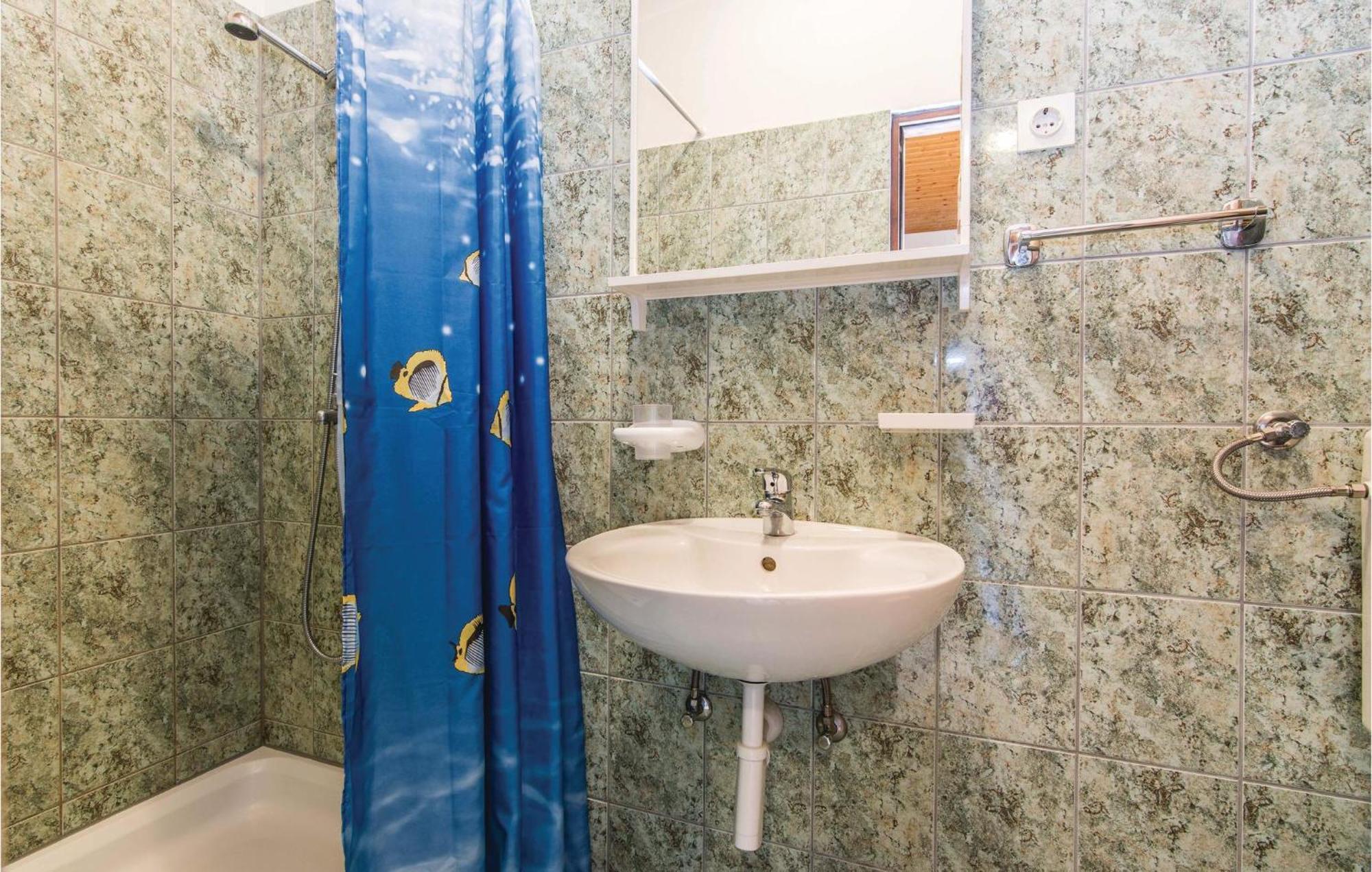 4 Bedroom Awesome Apartment In Starigrad מראה חיצוני תמונה