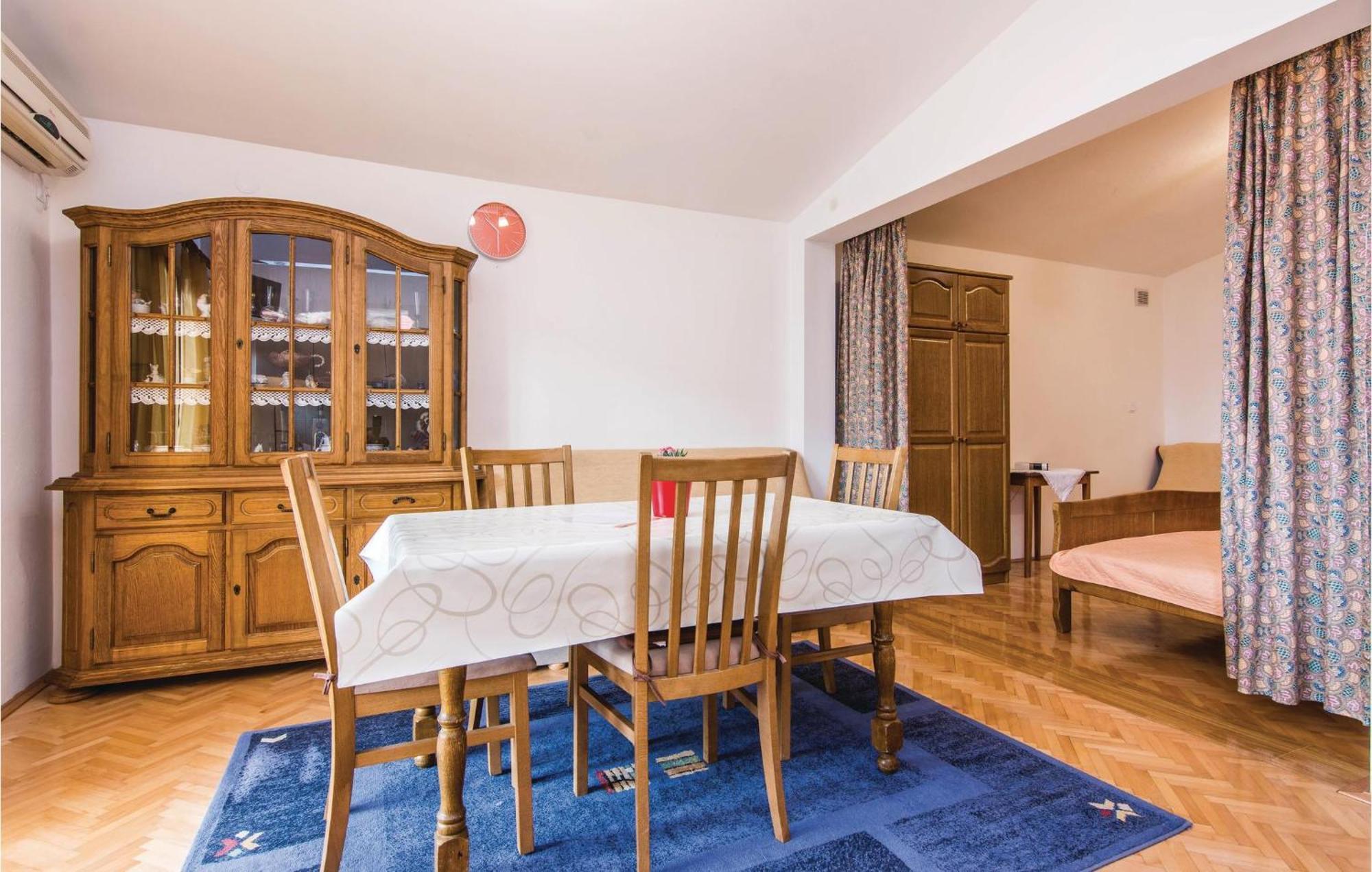 4 Bedroom Awesome Apartment In Starigrad מראה חיצוני תמונה