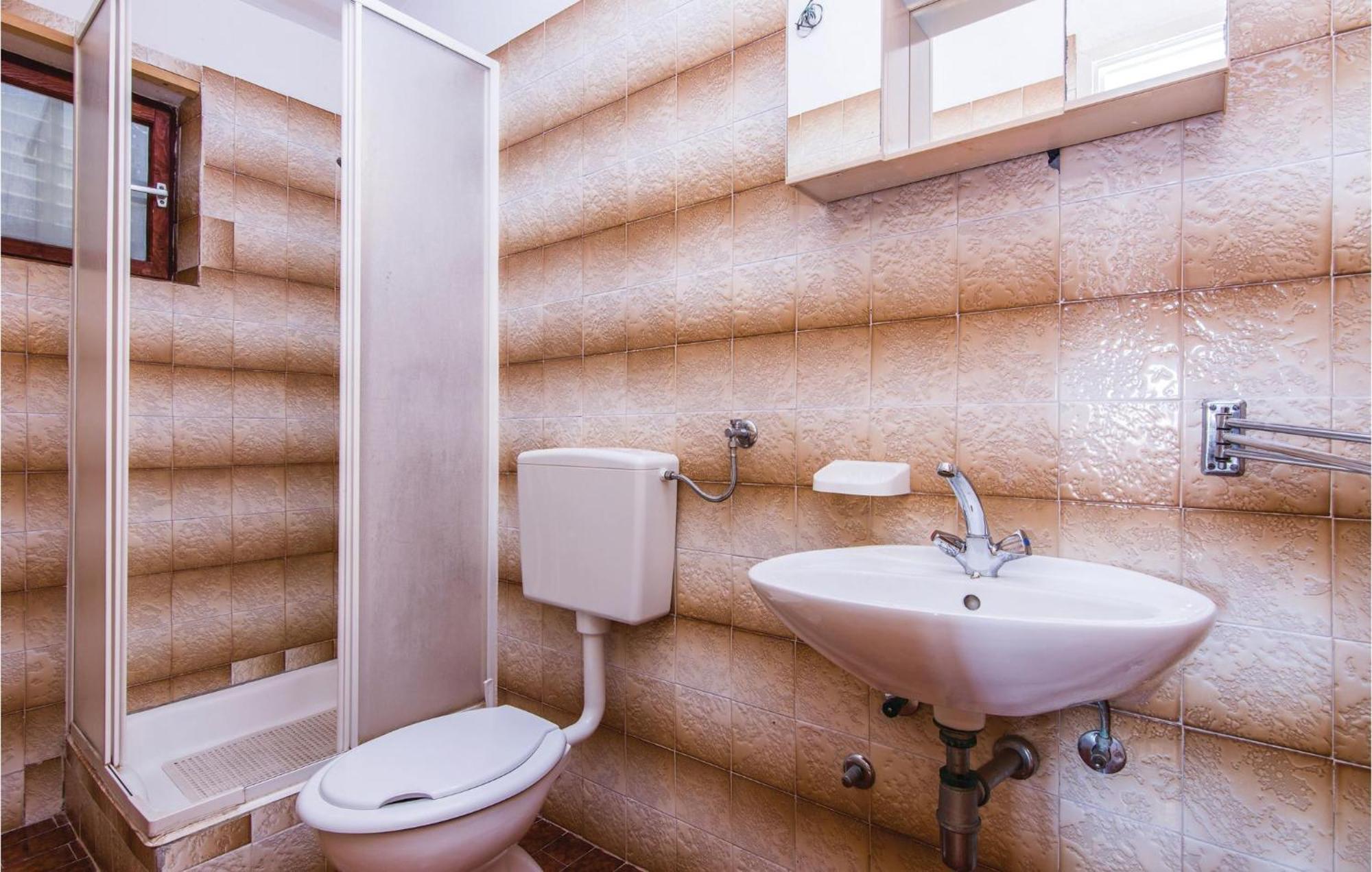4 Bedroom Awesome Apartment In Starigrad מראה חיצוני תמונה