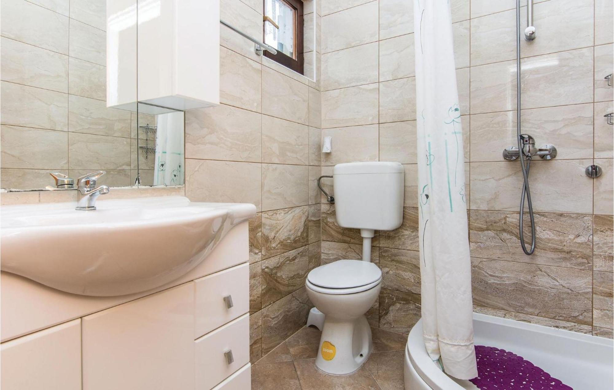 4 Bedroom Awesome Apartment In Starigrad מראה חיצוני תמונה