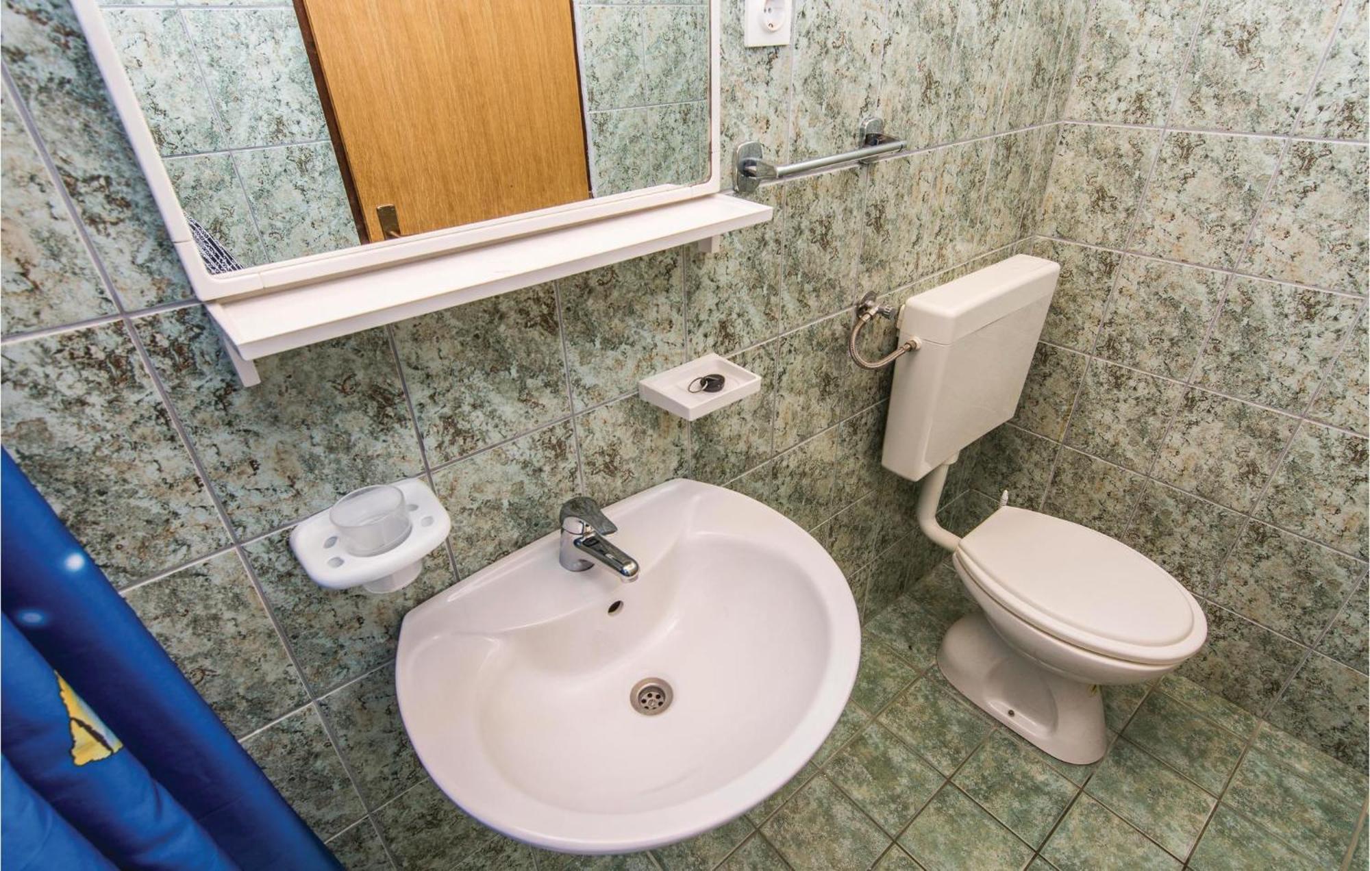 4 Bedroom Awesome Apartment In Starigrad מראה חיצוני תמונה