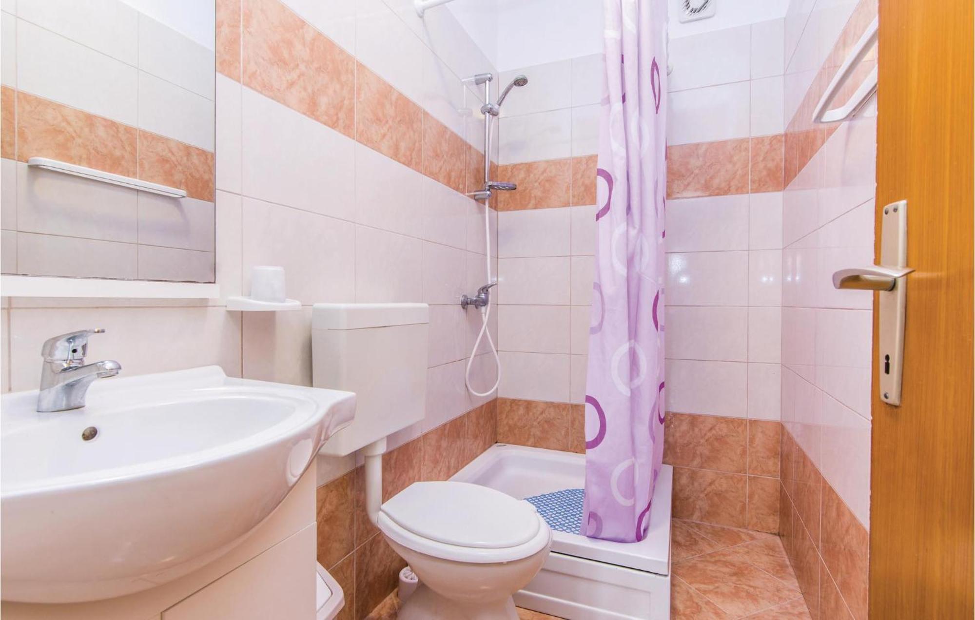 4 Bedroom Awesome Apartment In Starigrad מראה חיצוני תמונה