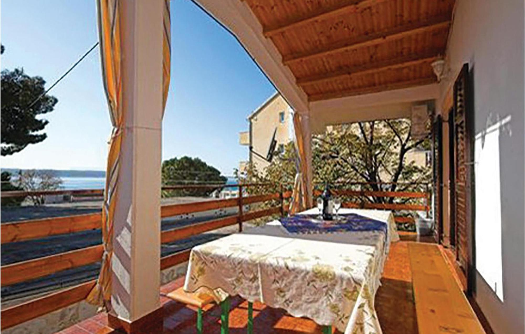 4 Bedroom Awesome Apartment In Starigrad מראה חיצוני תמונה