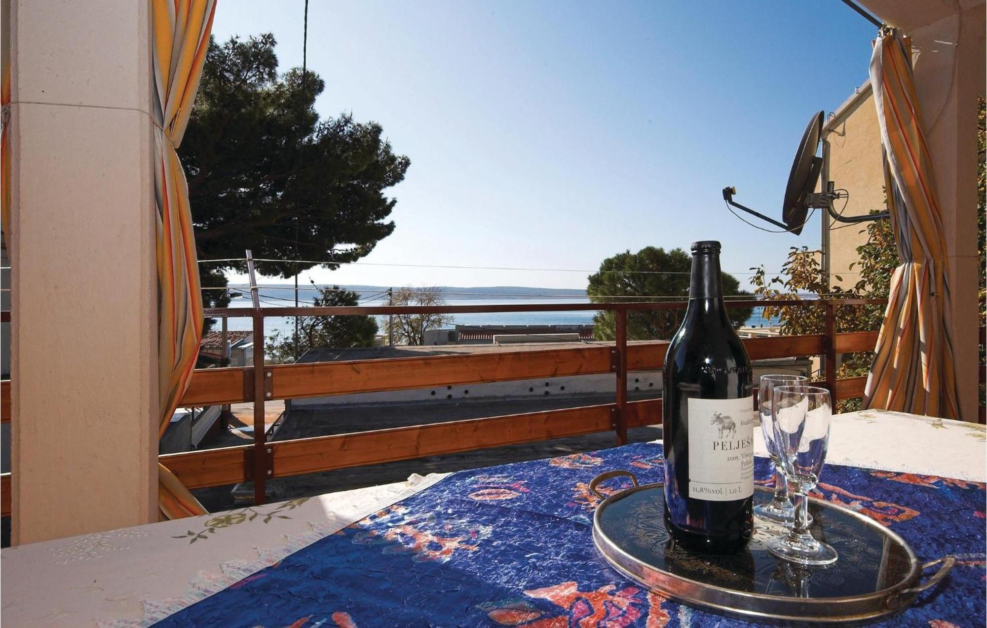 4 Bedroom Awesome Apartment In Starigrad מראה חיצוני תמונה