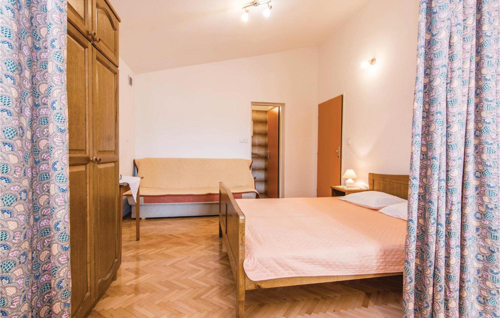 4 Bedroom Awesome Apartment In Starigrad מראה חיצוני תמונה